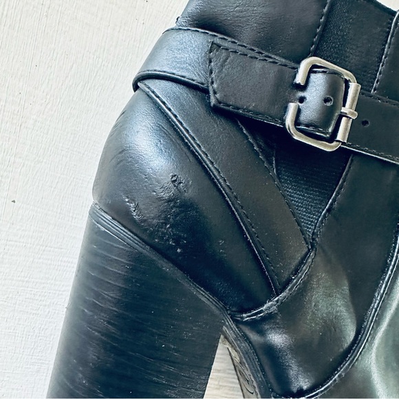 Aldo Black faux leather Buckle Strap Ankle Boots size 7.5 - Picture 9 of 11